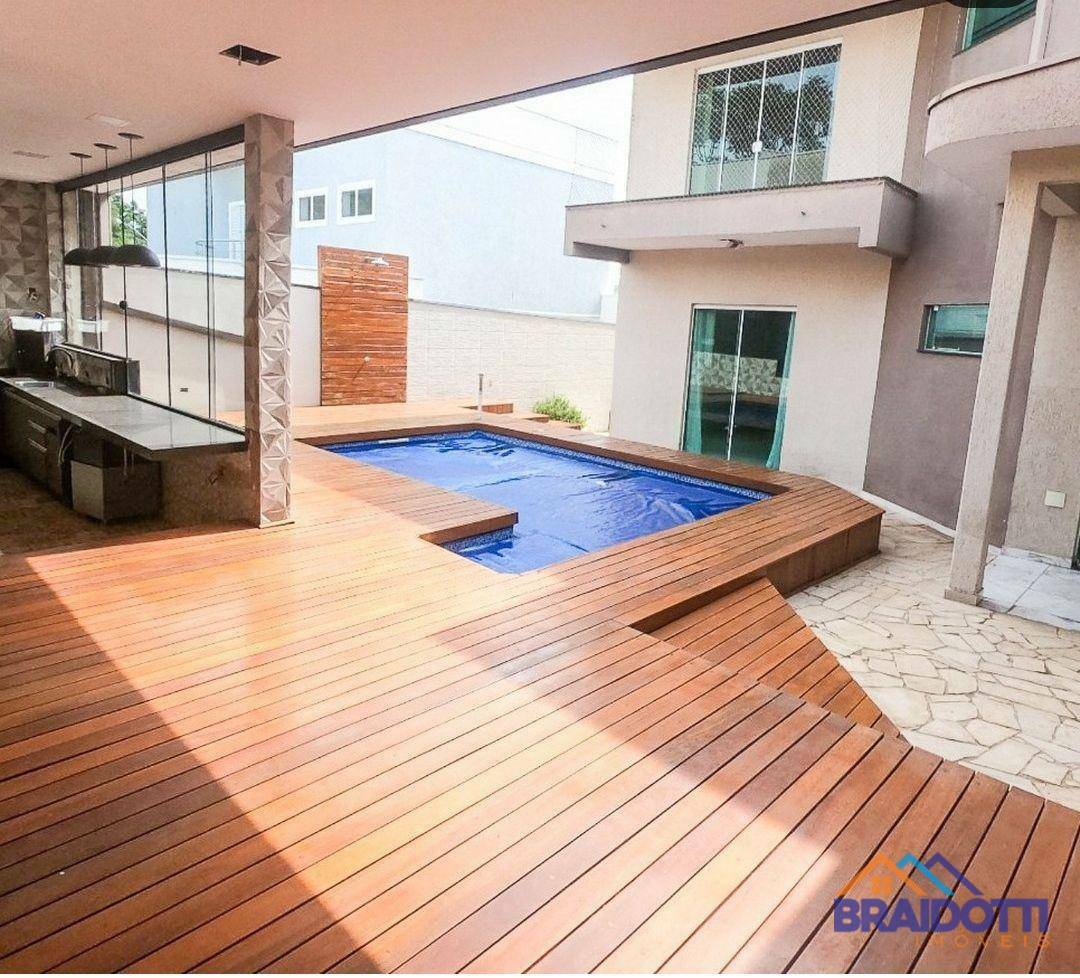 Casa à venda com 3 quartos, 250m² - Foto 1