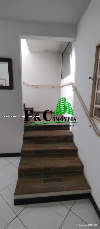 Casa à venda com 5 quartos, 200m² - Foto 14