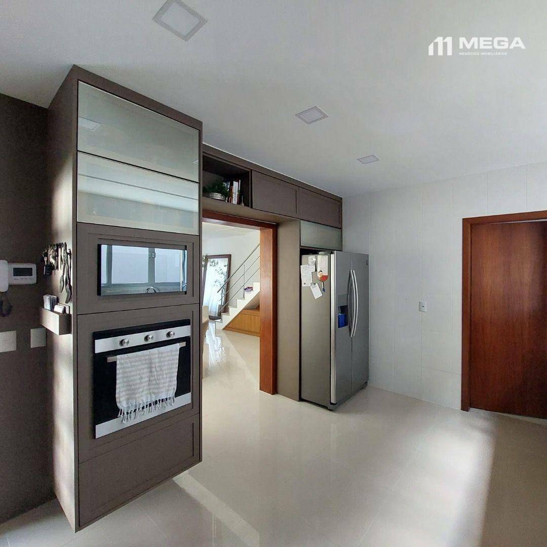 Casa à venda com 4 quartos, 250m² - Foto 22