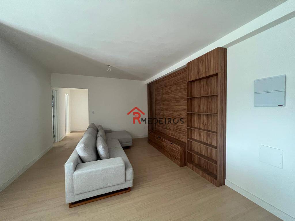 Apartamento à venda com 3 quartos, 117m² - Foto 1