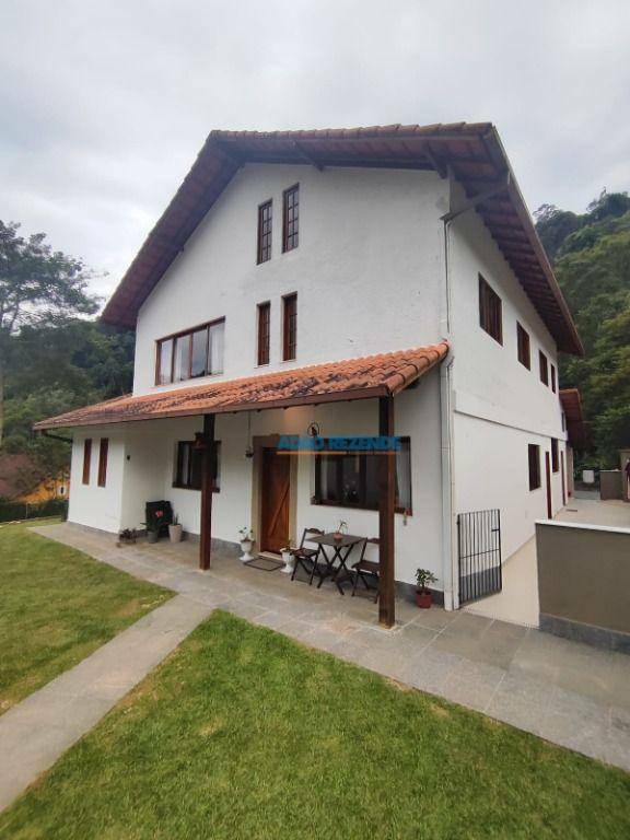 Casa à venda com 7 quartos, 281m² - Foto 1
