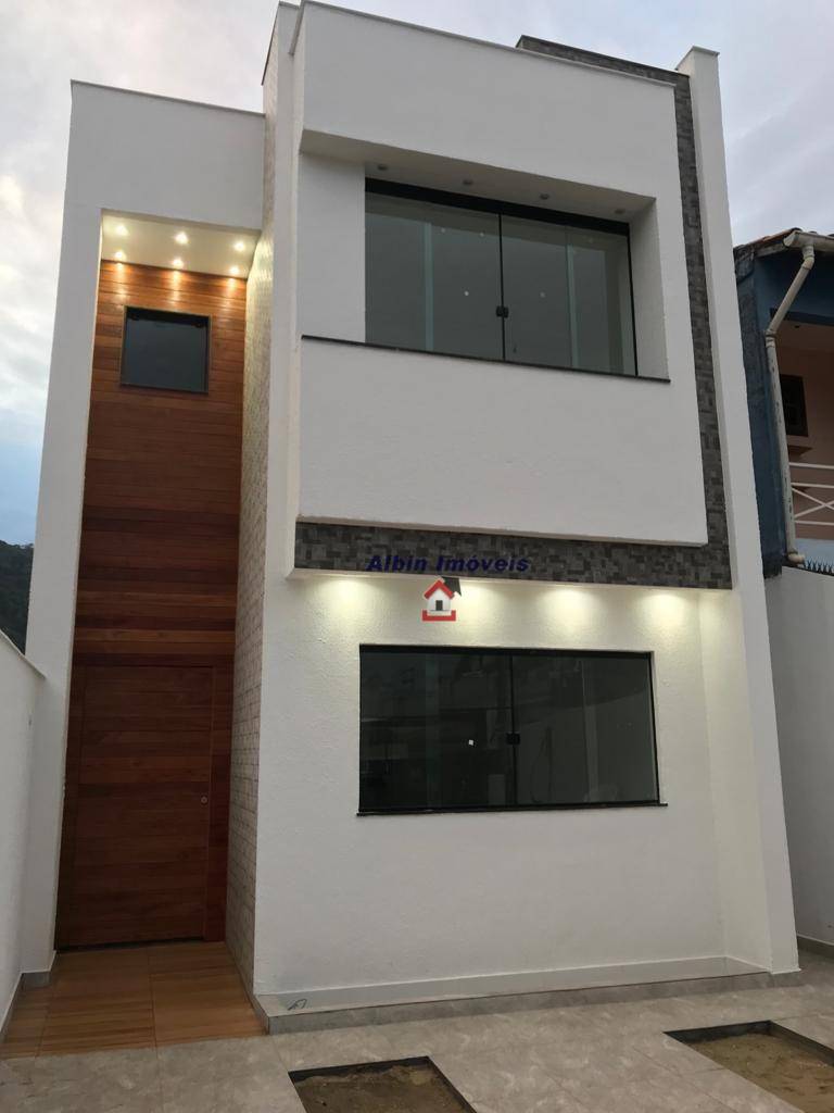 Casa à venda com 4 quartos, 130m² - Foto 1