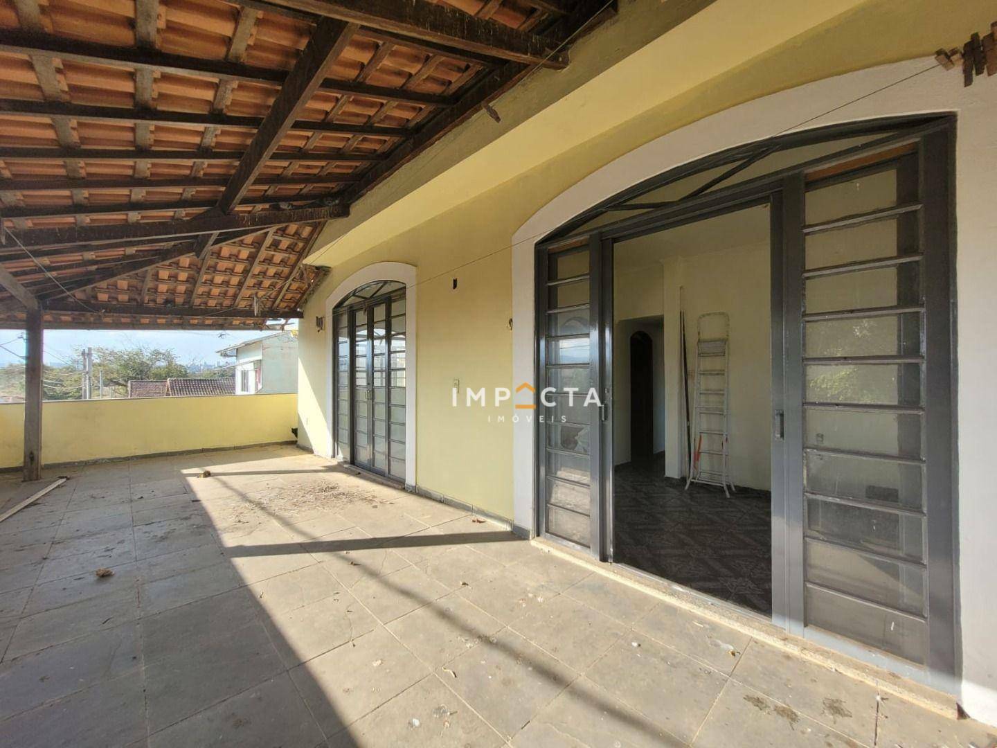 Casa à venda com 3 quartos, 274m² - Foto 2