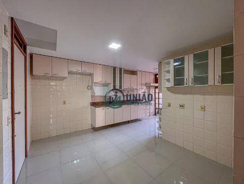 Apartamento à venda com 4 quartos, 150m² - Foto 8