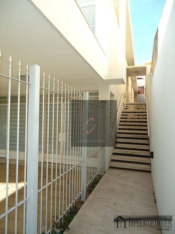 Casa para alugar com 4 quartos, 200m² - Foto 2