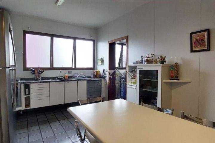 Apartamento à venda com 3 quartos, 156m² - Foto 17