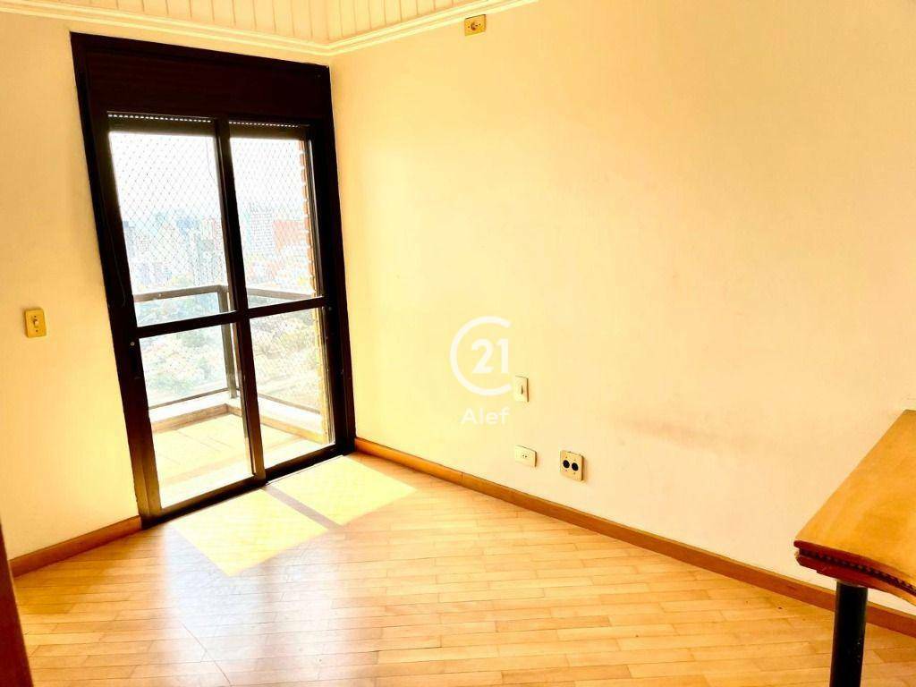 Apartamento à venda com 3 quartos, 240m² - Foto 17