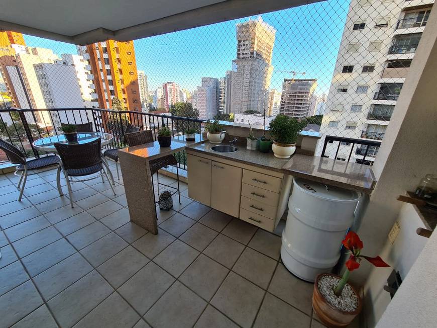 Apartamento à venda com 3 quartos, 225m² - Foto 9