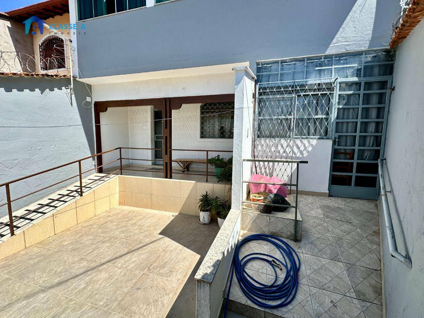 Casa à venda com 5 quartos, 165m² - Foto 3