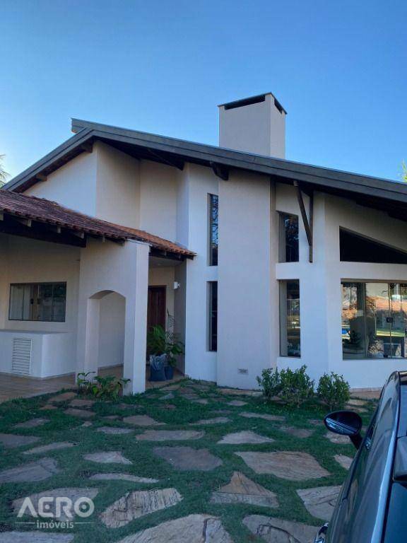 Casa de Condomínio à venda com 4 quartos, 290m² - Foto 2