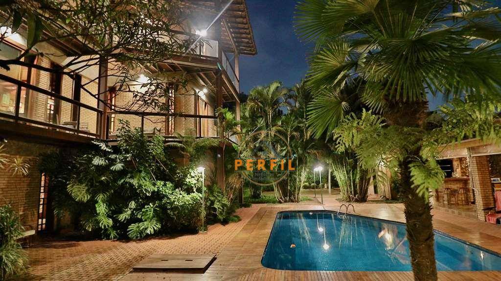 Casa de Condomínio à venda com 7 quartos, 628m² - Foto 1