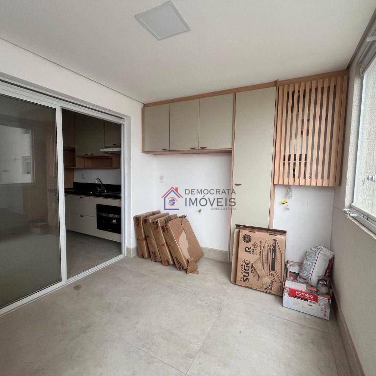 Apartamento à venda e aluguel com 2 quartos, 67m² - Foto 5