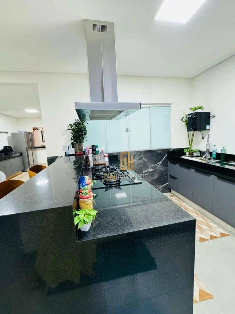 Casa à venda com 4 quartos, 135m² - Foto 3