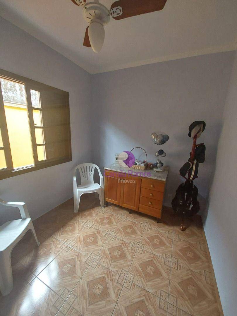 Casa à venda com 4 quartos, 210m² - Foto 16