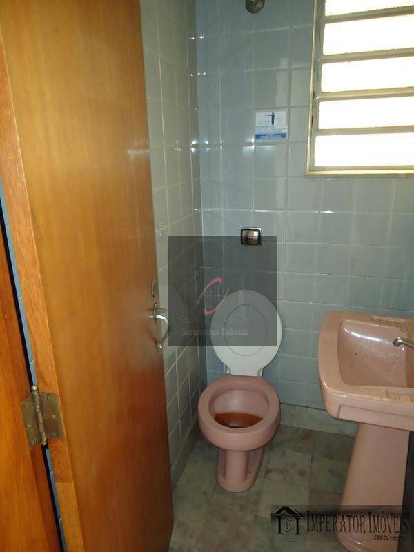 Casa para alugar com 4 quartos, 200m² - Foto 10