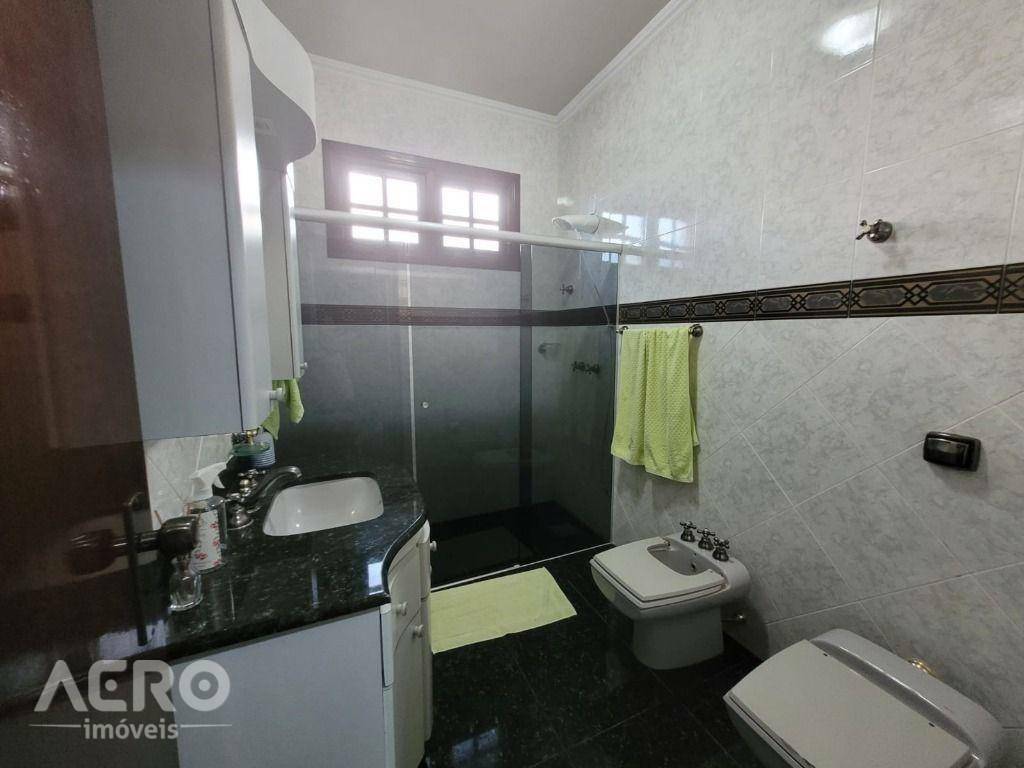 Casa à venda com 4 quartos, 363m² - Foto 14