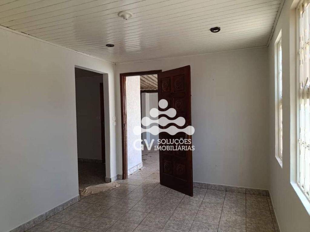 Casa à venda com 2 quartos, 180m² - Foto 1