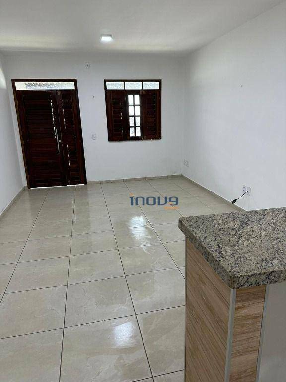 Casa à venda com 2 quartos, 70m² - Foto 4