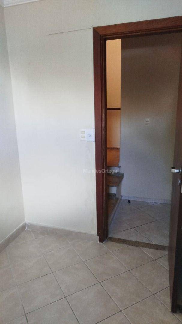 Casa para alugar com 3 quartos, 250m² - Foto 6