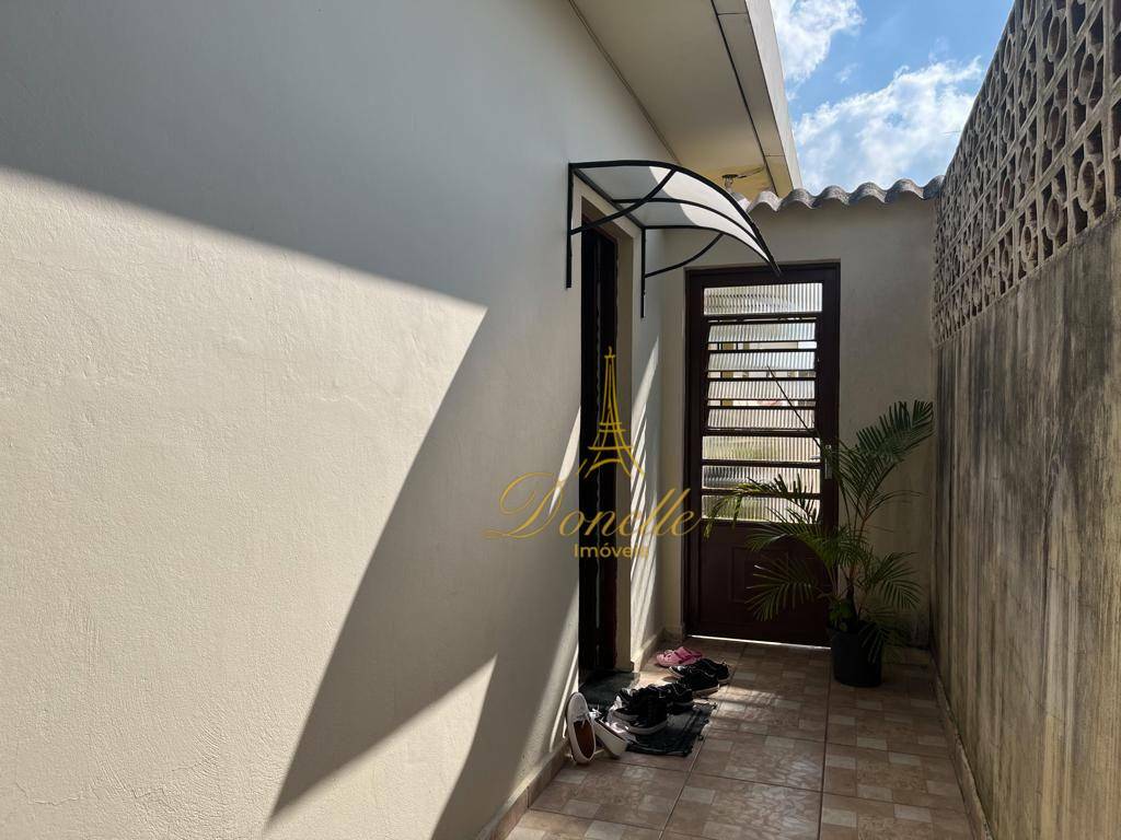 Casa à venda com 2 quartos, 70m² - Foto 2