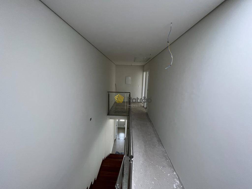 Sobrado à venda com 3 quartos, 250m² - Foto 18