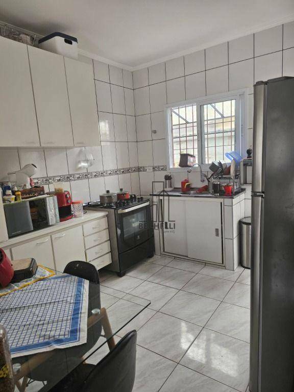 Casa à venda com 2 quartos, 61m² - Foto 4