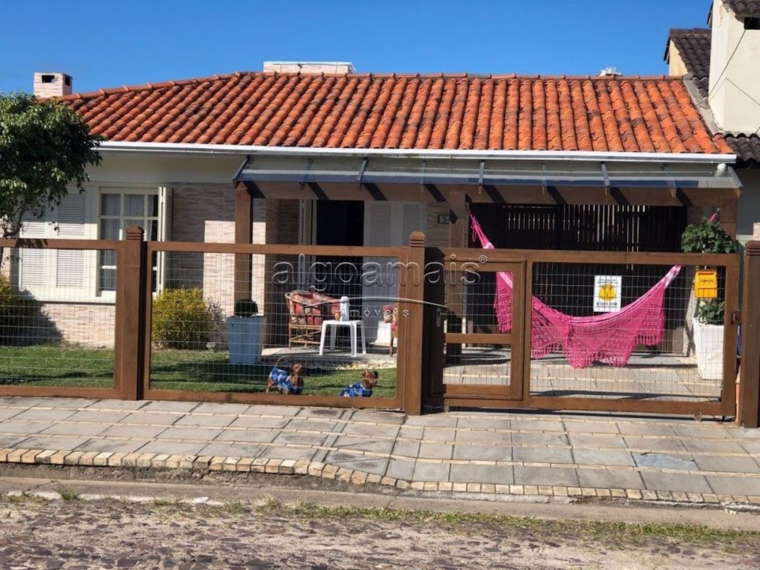 Casa à venda com 4 quartos, 120m² - Foto 1