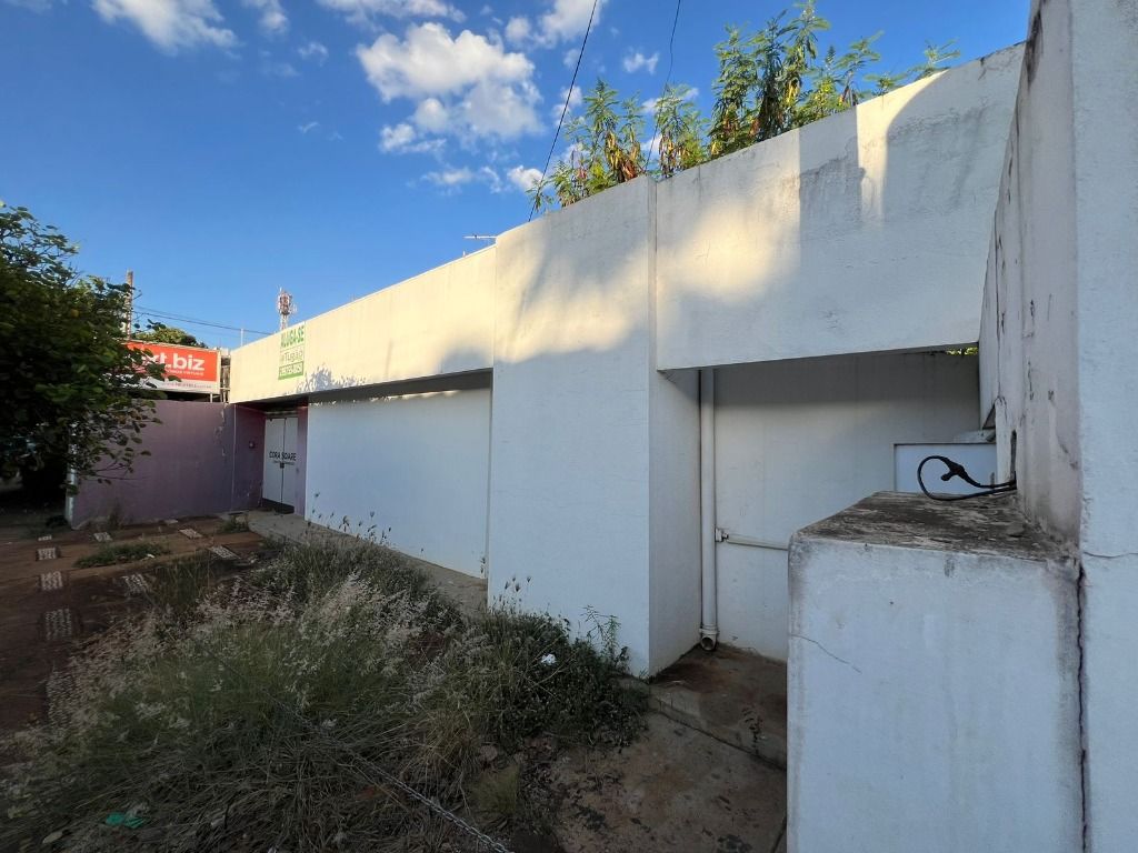 Casa para alugar com 4 quartos, 216m² - Foto 2