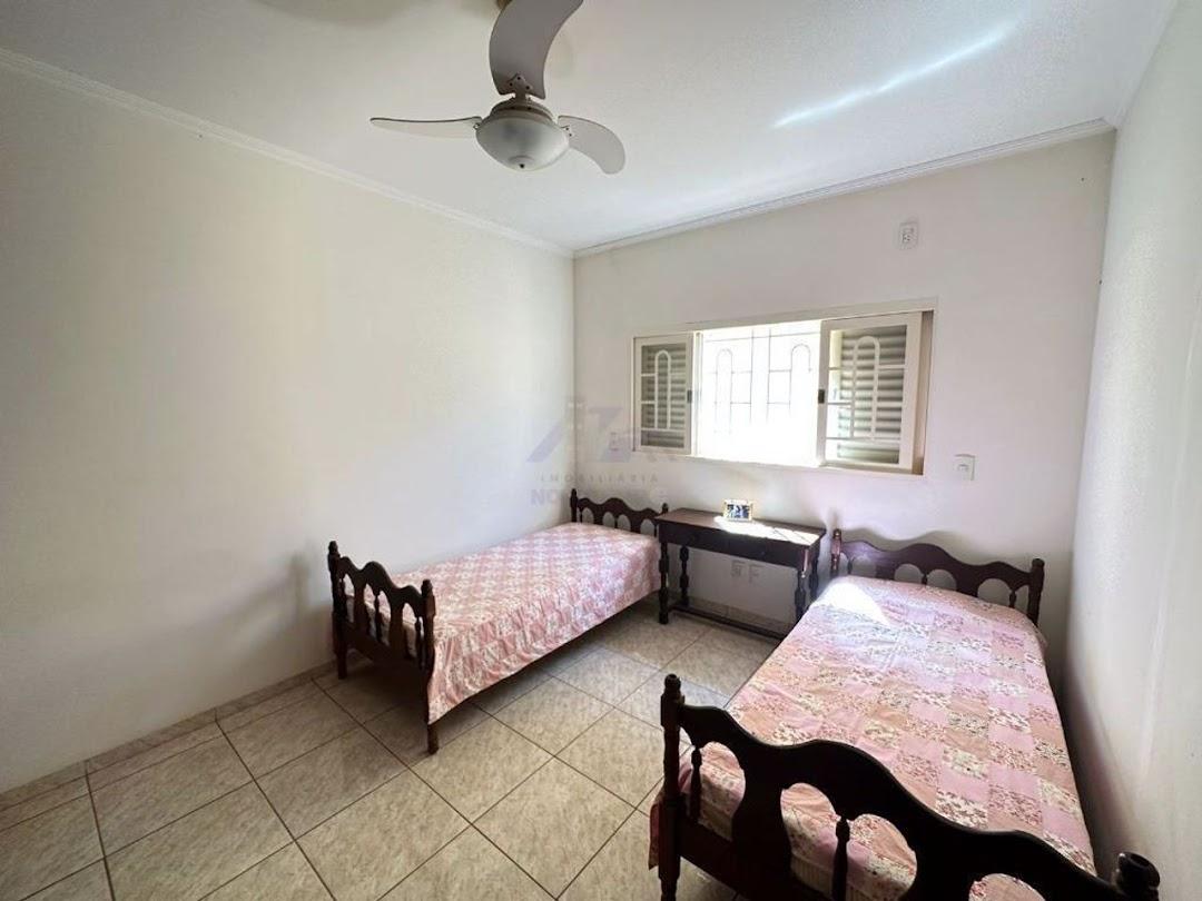 Casa à venda com 3 quartos, 234m² - Foto 17