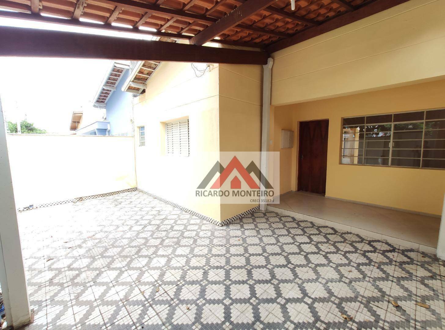 Casa para alugar com 3 quartos, 250m² - Foto 1