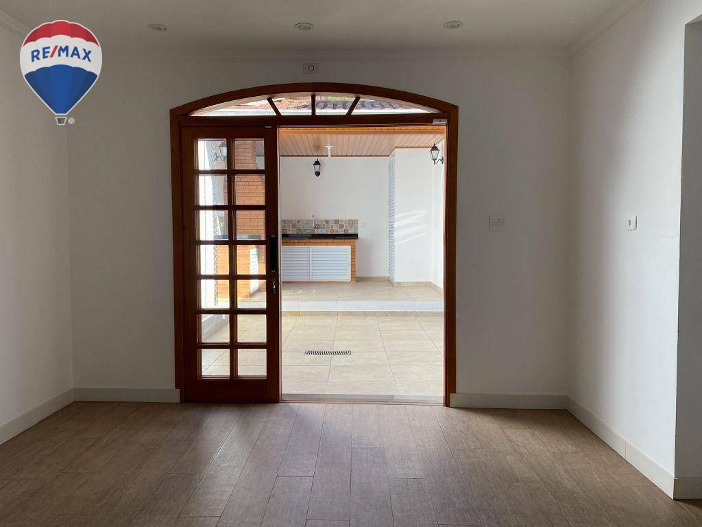 Casa para alugar com 5 quartos, 282m² - Foto 9