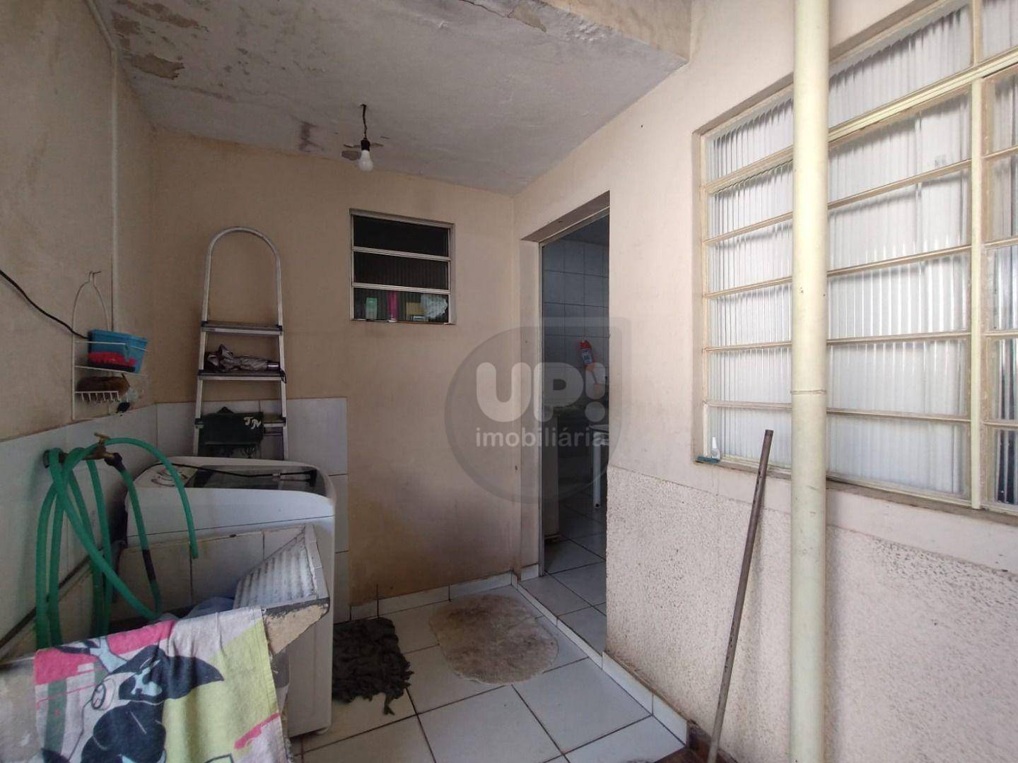 Casa à venda com 2 quartos, 60m² - Foto 10