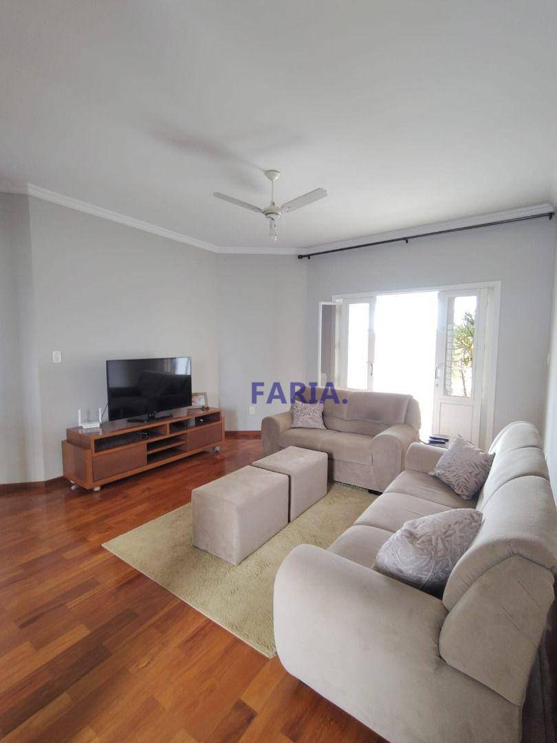 Casa, 3 quartos, 269 m² - Foto 3