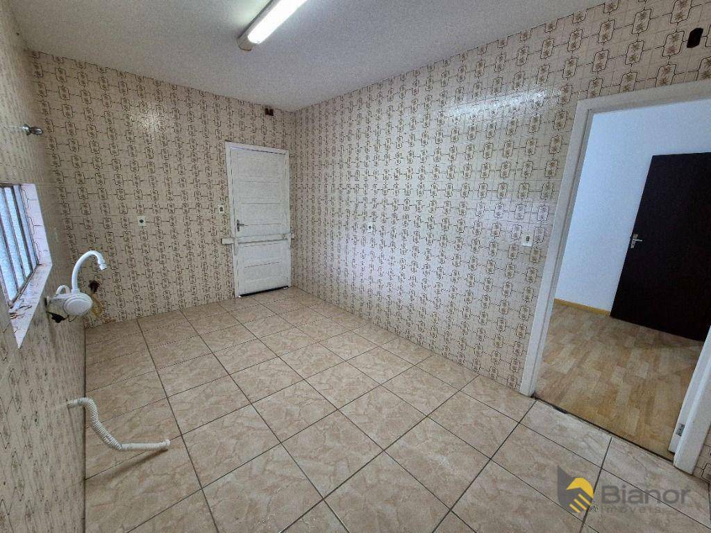 Casa à venda e aluguel com 3 quartos, 240m² - Foto 11