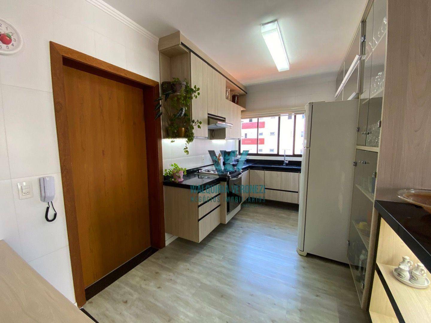 Apartamento à venda com 3 quartos, 135m² - Foto 7