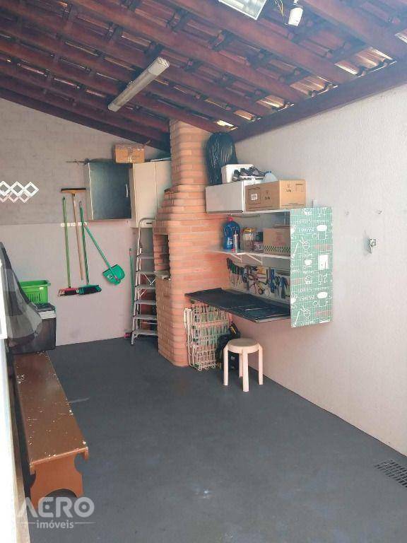 Casa à venda com 3 quartos, 70m² - Foto 13