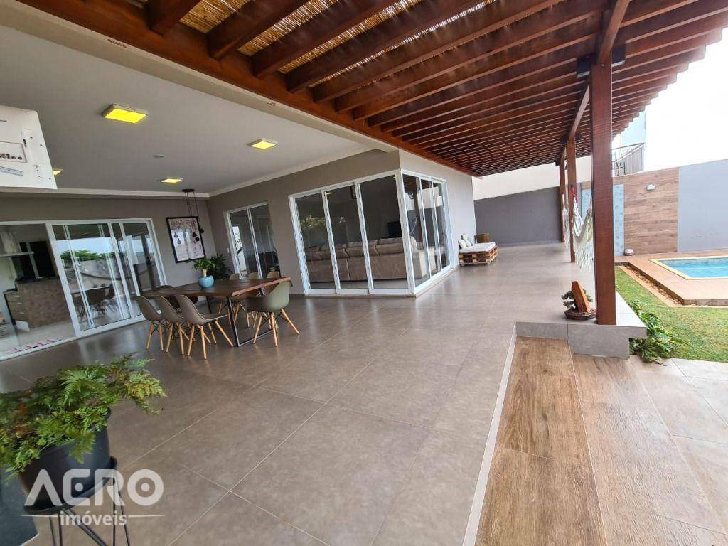 Casa de Condomínio à venda com 3 quartos, 330m² - Foto 4