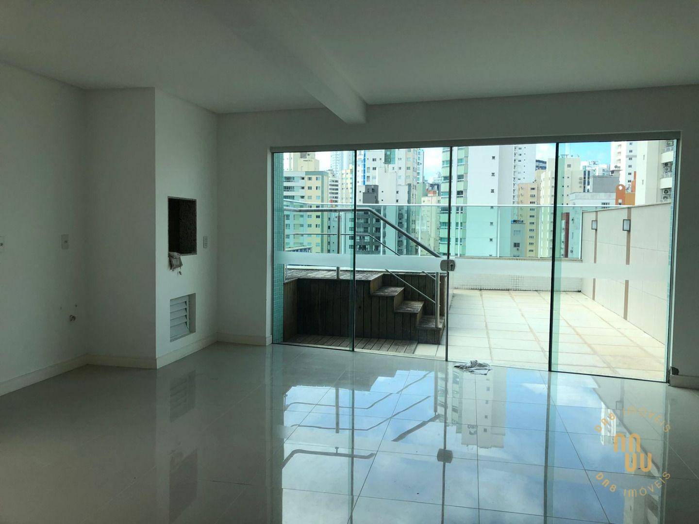 Apartamento à venda com 3 quartos, 150m² - Foto 1