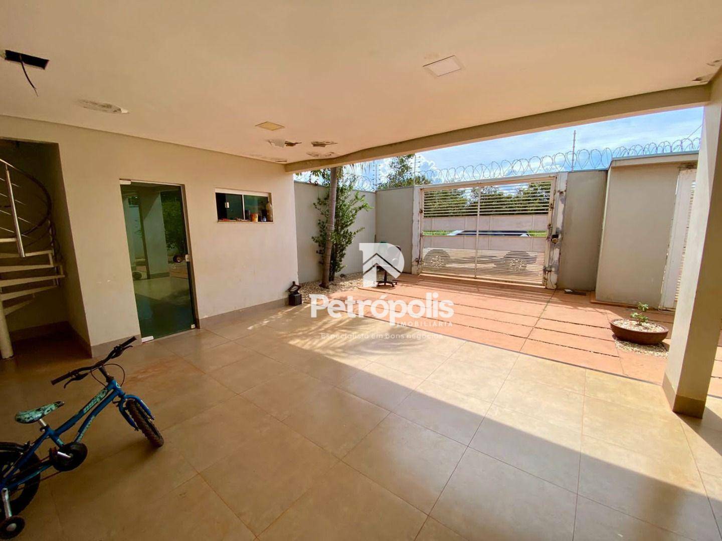 Casa à venda com 3 quartos, 250m² - Foto 2