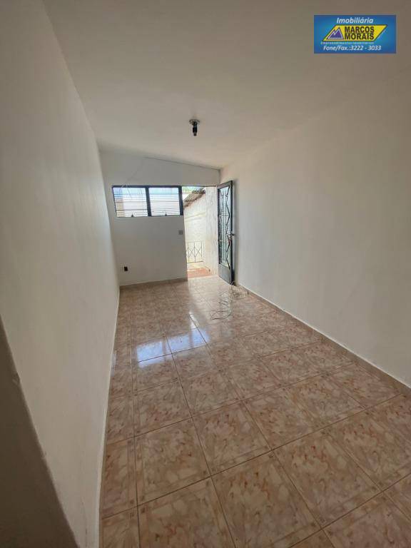 Casa à venda com 2 quartos, 84m² - Foto 5