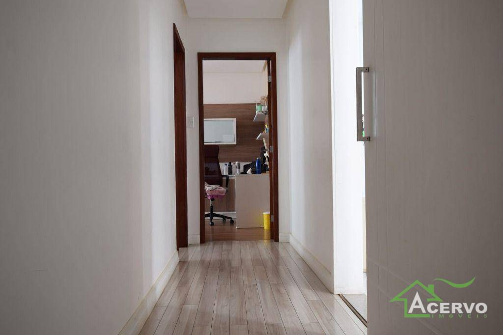 Casa à venda com 3 quartos, 216m² - Foto 11