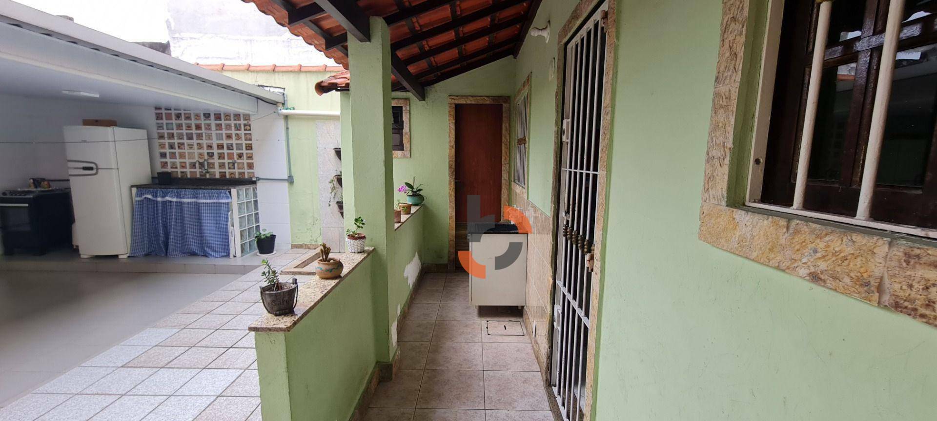 Casa à venda com 4 quartos, 212m² - Foto 11