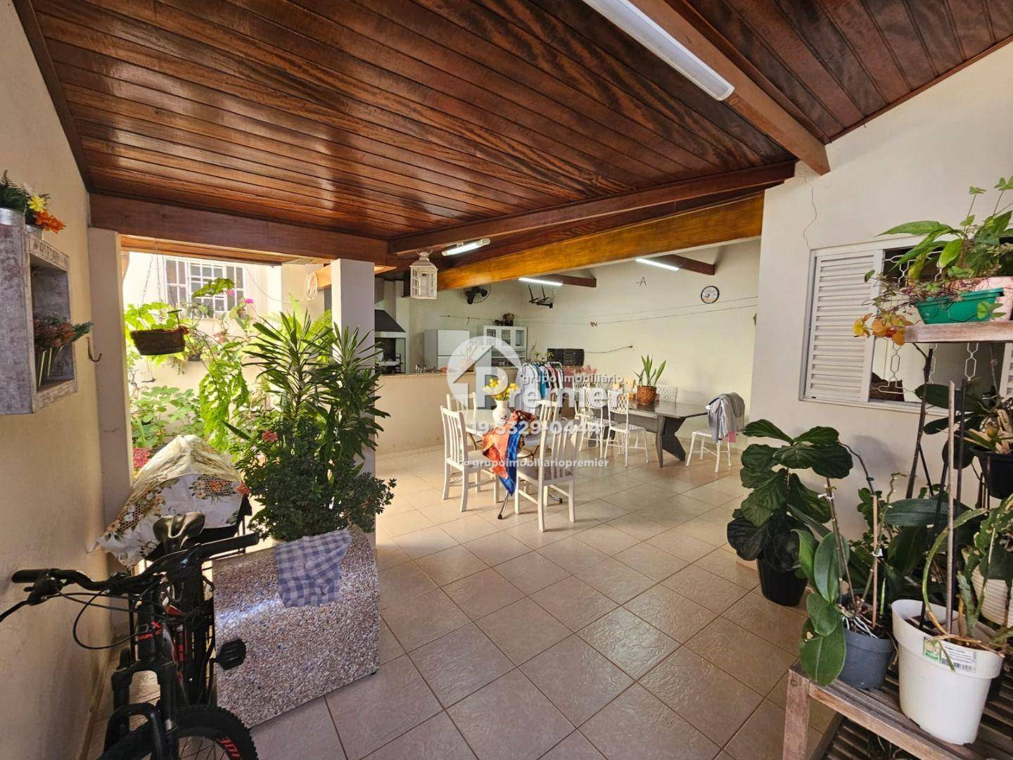 Casa à venda com 3 quartos, 200m² - Foto 1