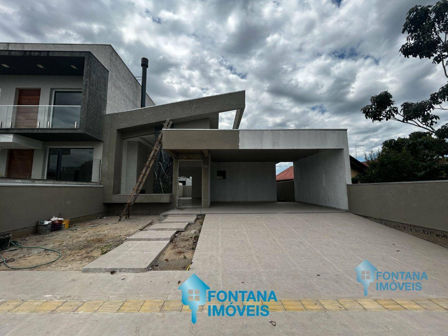 Casa à venda com 3 quartos, 135m² - Foto 1