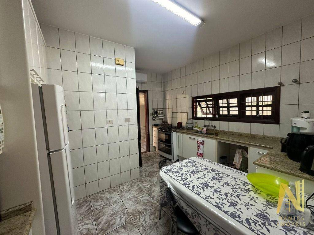 Casa à venda com 4 quartos, 210m² - Foto 9