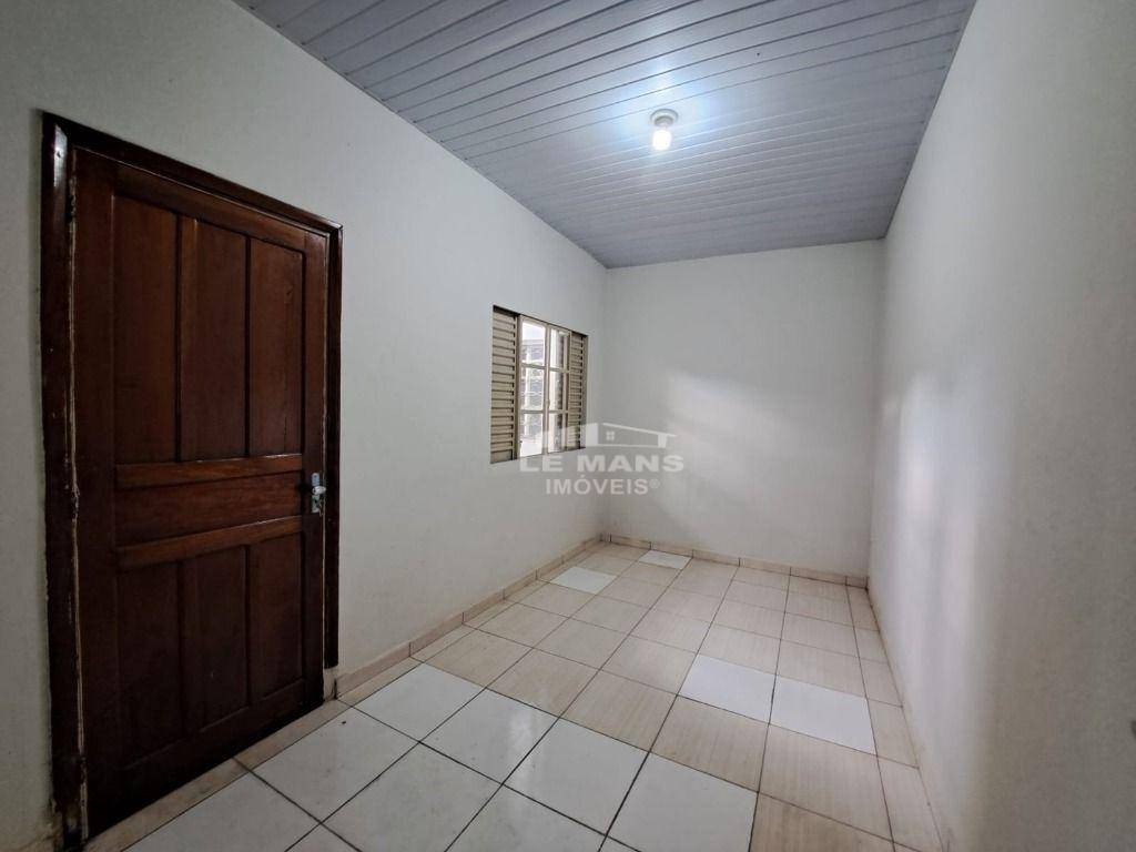 Casa para alugar com 4 quartos, 172m² - Foto 11