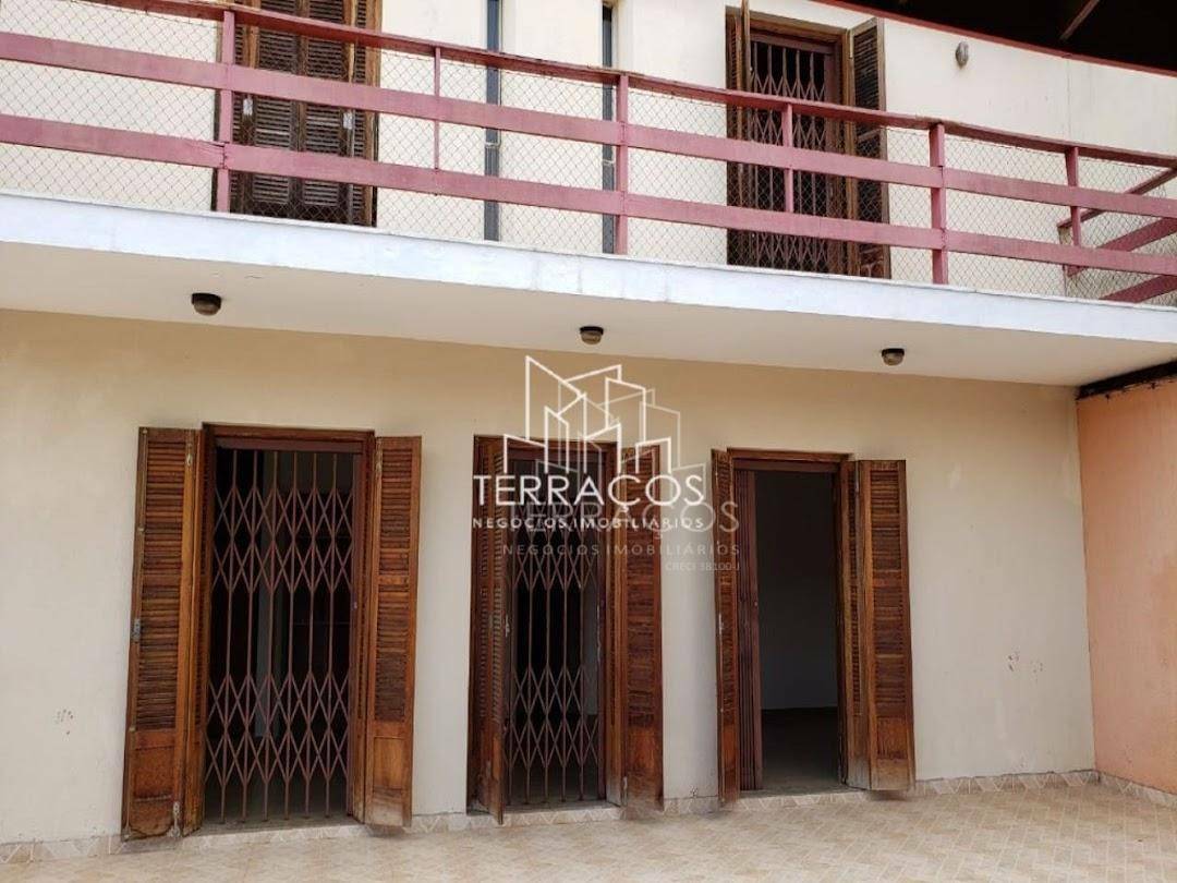 Casa à venda e aluguel com 3 quartos, 322m² - Foto 3