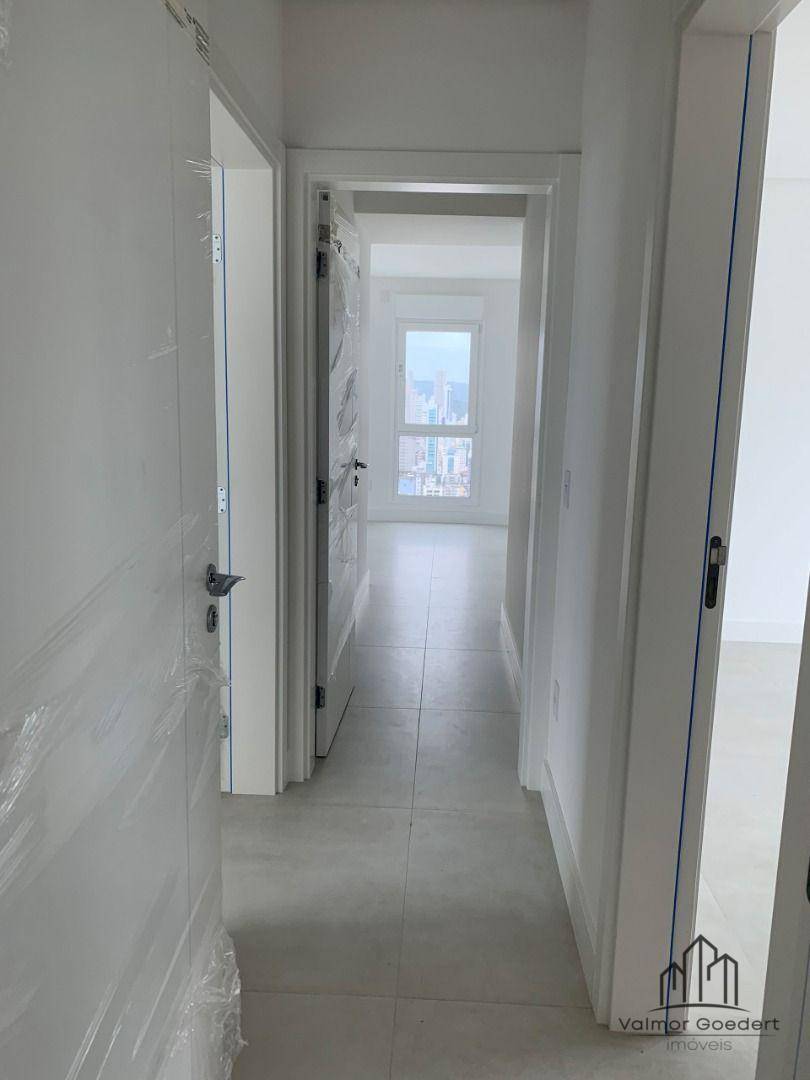 Apartamento à venda com 3 quartos, 137m² - Foto 5