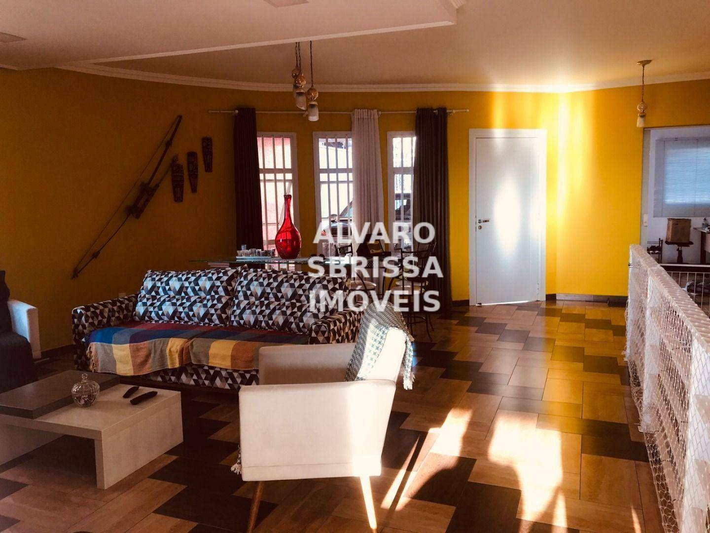 Casa à venda com 3 quartos, 220m² - Foto 1