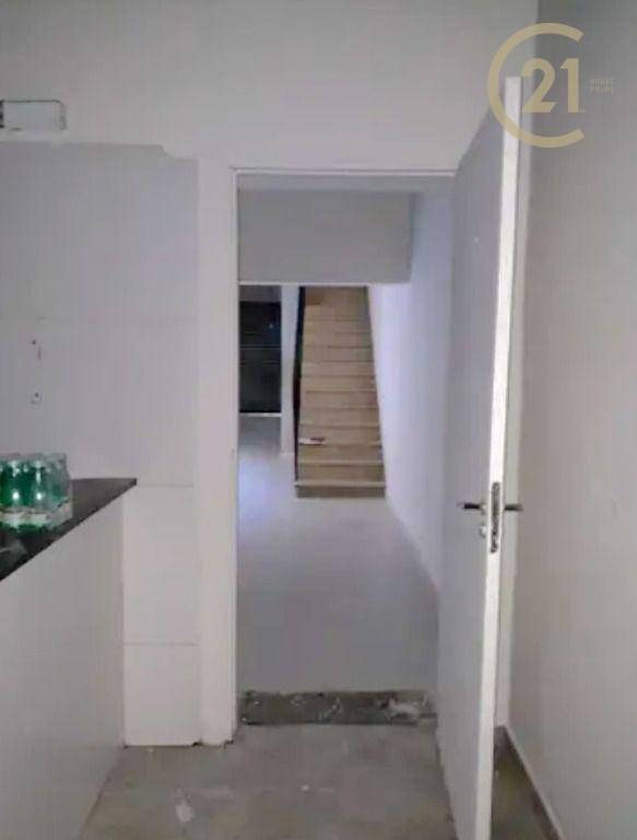 Sobrado para alugar com 3 quartos, 200m² - Foto 11